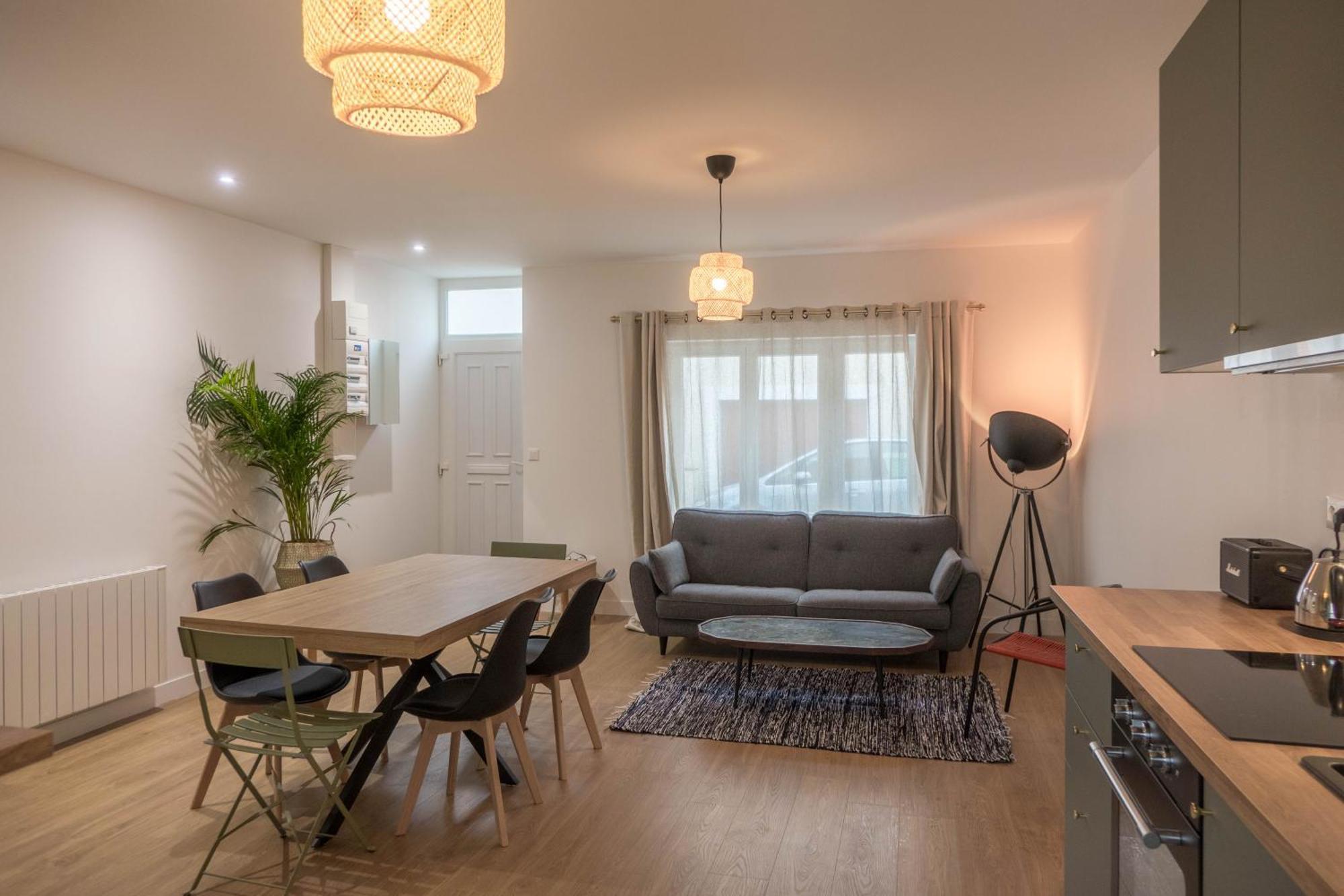 Beau Quartier Et Central, Maison Spacieuse Avec Cour, 3 Chambres, 3 Salles De Bains A 10 Min A Pied De La Gare Orléans Exteriér fotografie
